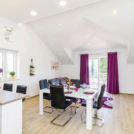 Two-bedroom In Cibaca Apartamento