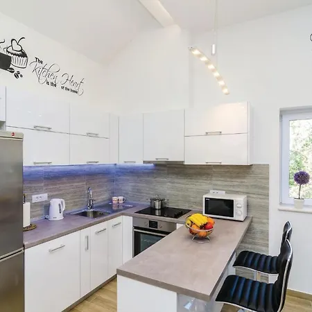 Διαμέρισμα Lovely In Cibaca With Kitchen *