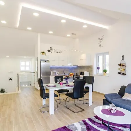 Lovely In Cibaca With Kitchen Апартаменты Млини